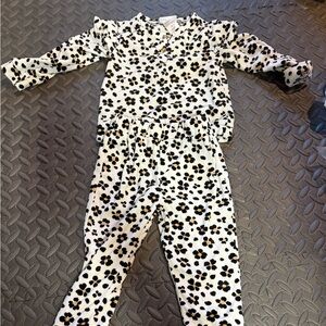 Little Lass Black and White Floral  Set- So soft. size 18 months